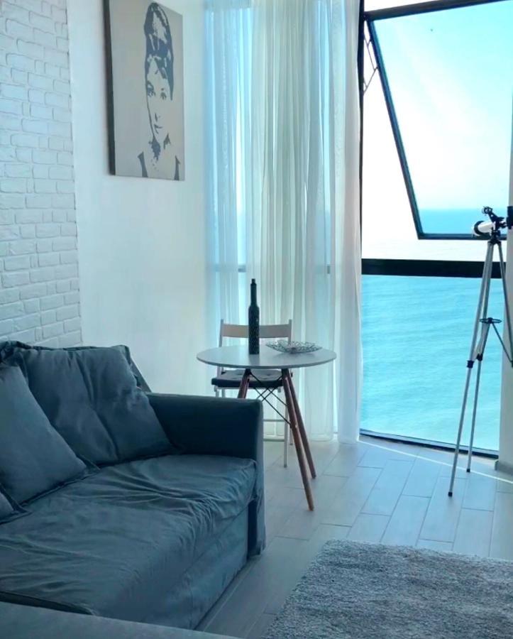 Апартаменты - Первая Линия! Batumi Exterior photo
